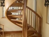 Чем покрасить деревянную лестницу в доме