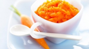 Морковное пюре – это отличный вариант прикорма для ребенка