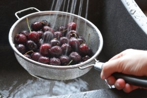 Подготовка ягод для компота