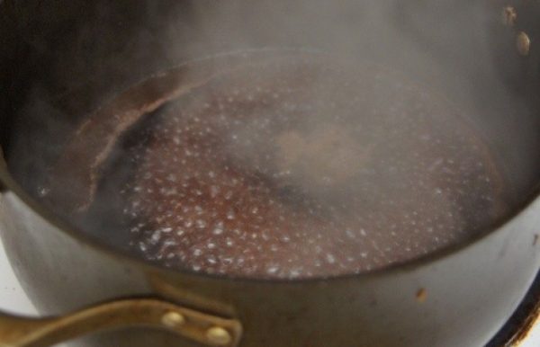 Приготовление соуса с красным вином для стейка