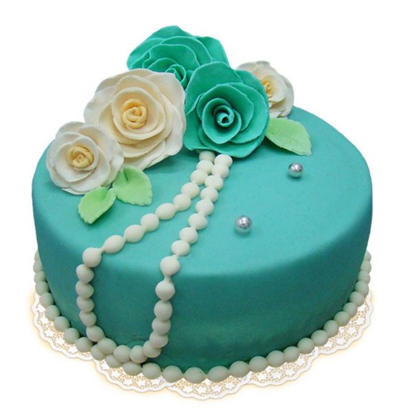 Голубой торт с цветами