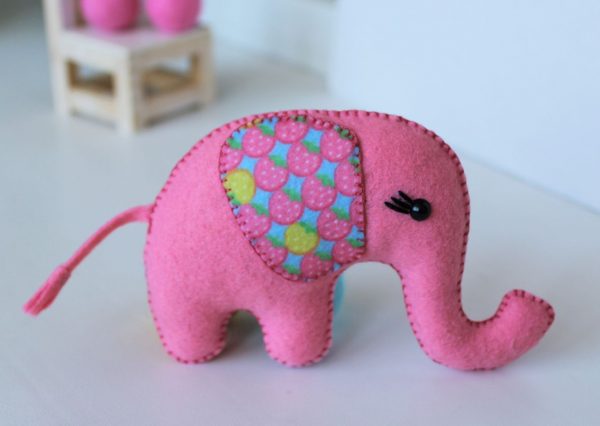 Розовый слонёнок из фетра