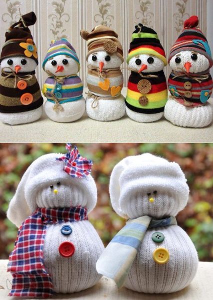 Снеговики из носков
