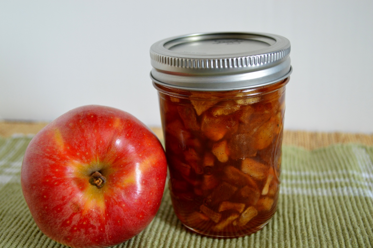 Яблочное повидло на зиму рецепт самый простой. Яблочное варенье. Яблочное варенье с кожурой. Сухое варенье. Варенье из вяленых яблок.