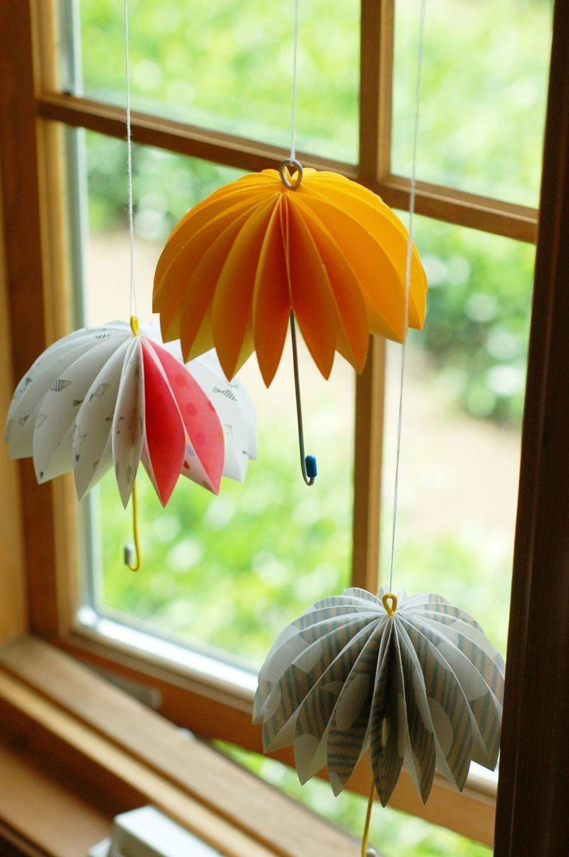 Зонтик окна. Зонтики из бумаги для украшения. Осенние поделки из бумаги. Зонтик из бумаги. Осенний декор.